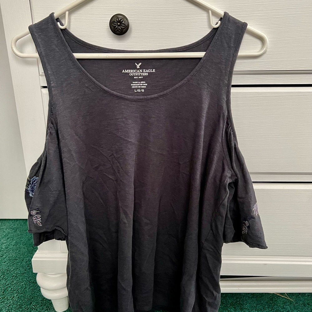 American Eagle Outfitters Women's navy Black Cold Shoulder Top large teen floral